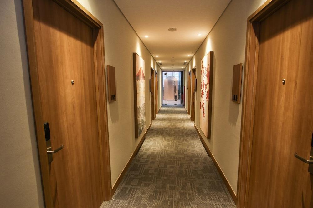 Kuretakeso Kemang Hotel Джакарта Экстерьер фото