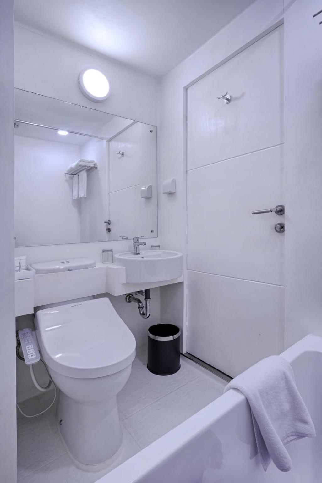 Kuretakeso Kemang Hotel Джакарта Экстерьер фото
