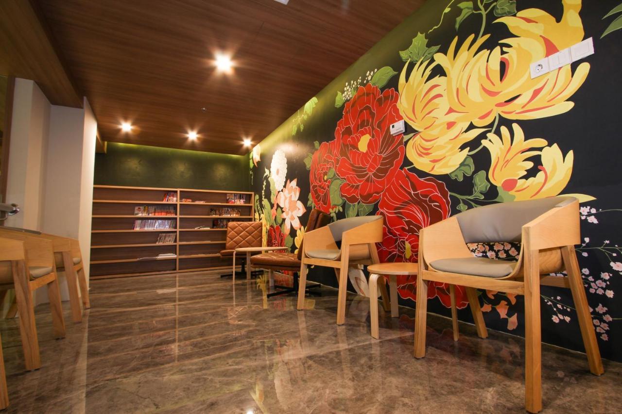 Kuretakeso Kemang Hotel Джакарта Экстерьер фото