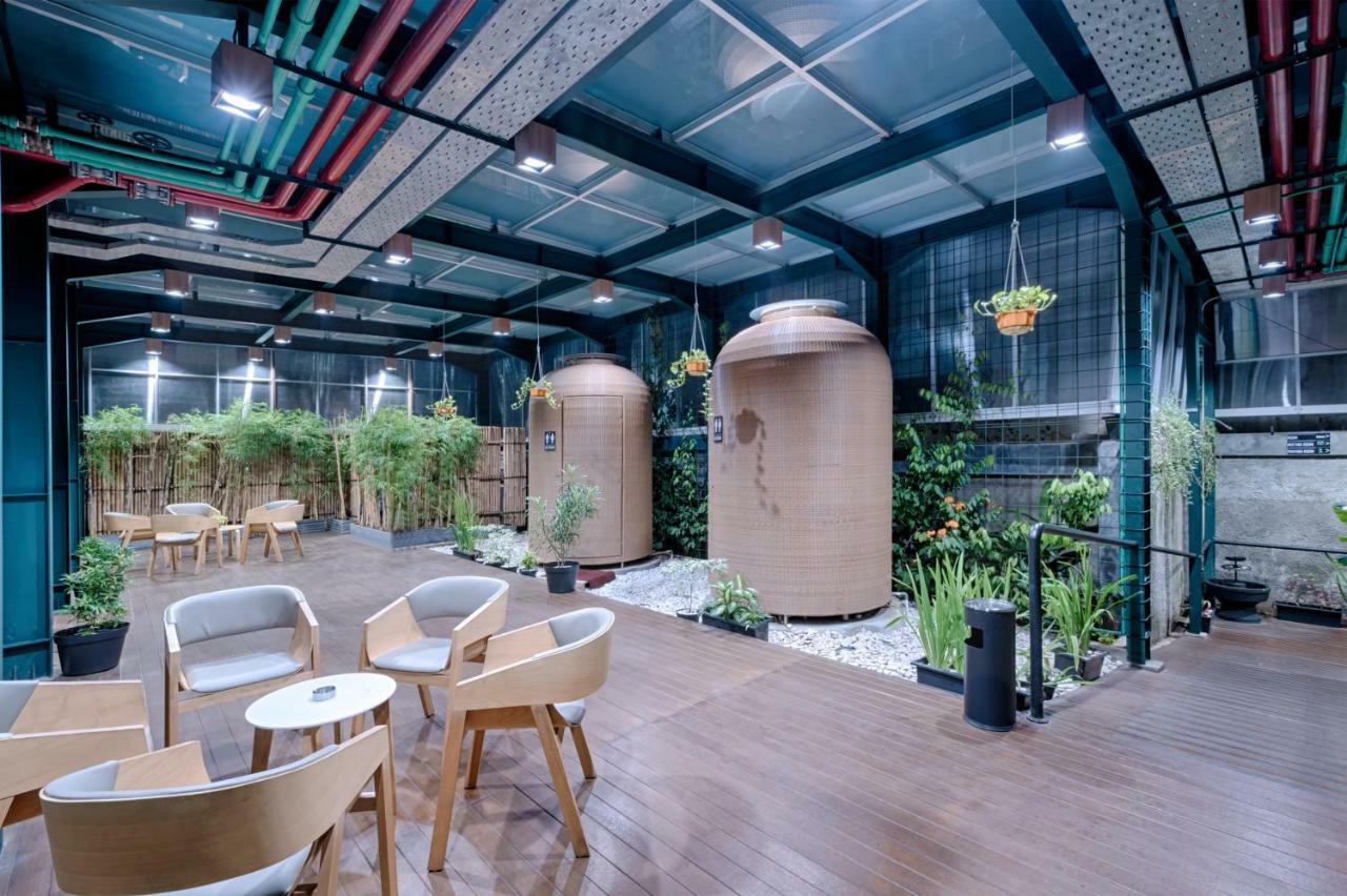 Kuretakeso Kemang Hotel Джакарта Экстерьер фото